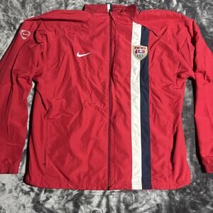 Nike Soccer Jacket Men's XXL Red Full Zip Mesh Lined Team USA Crest Logo Swoosh